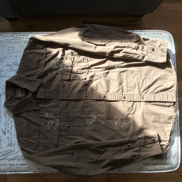 Roar Lion Embroidered Shirt - Picture 5 of 10